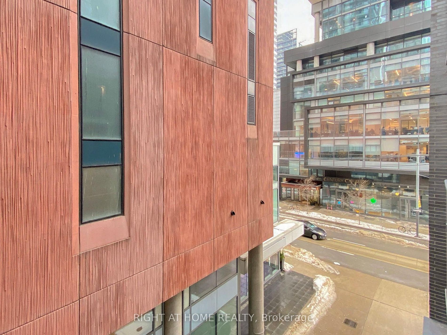 295 W Adelaide St 318