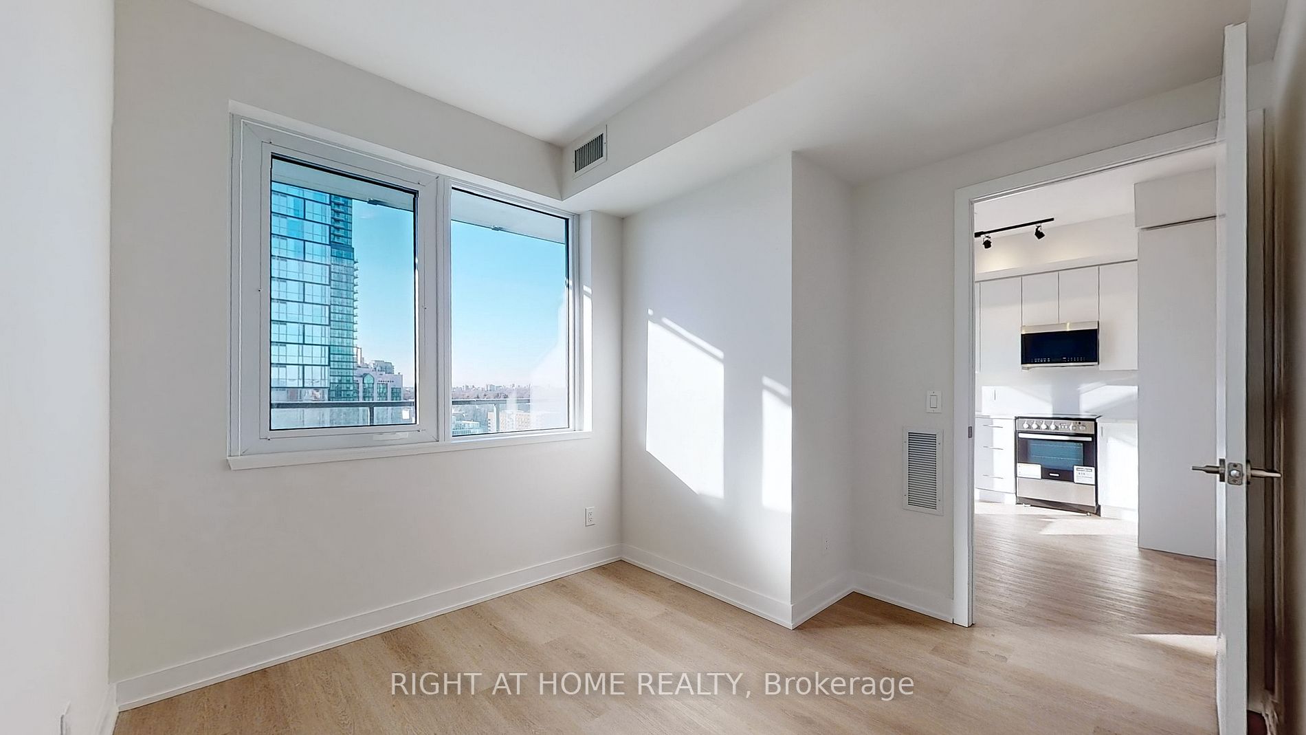 15 Ellerslie Ave 1603