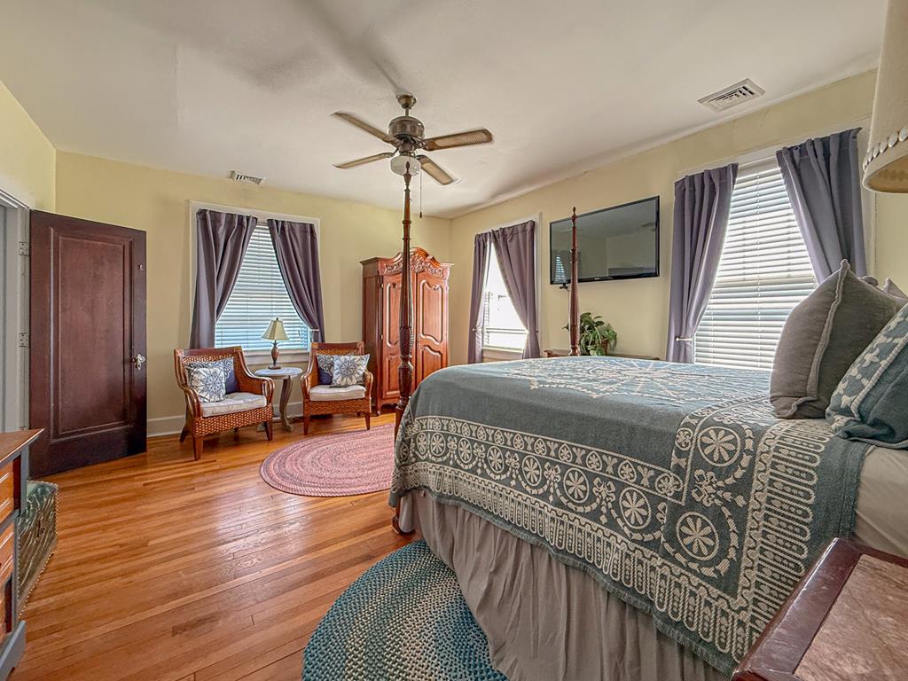 212 Bay Ave 9A
