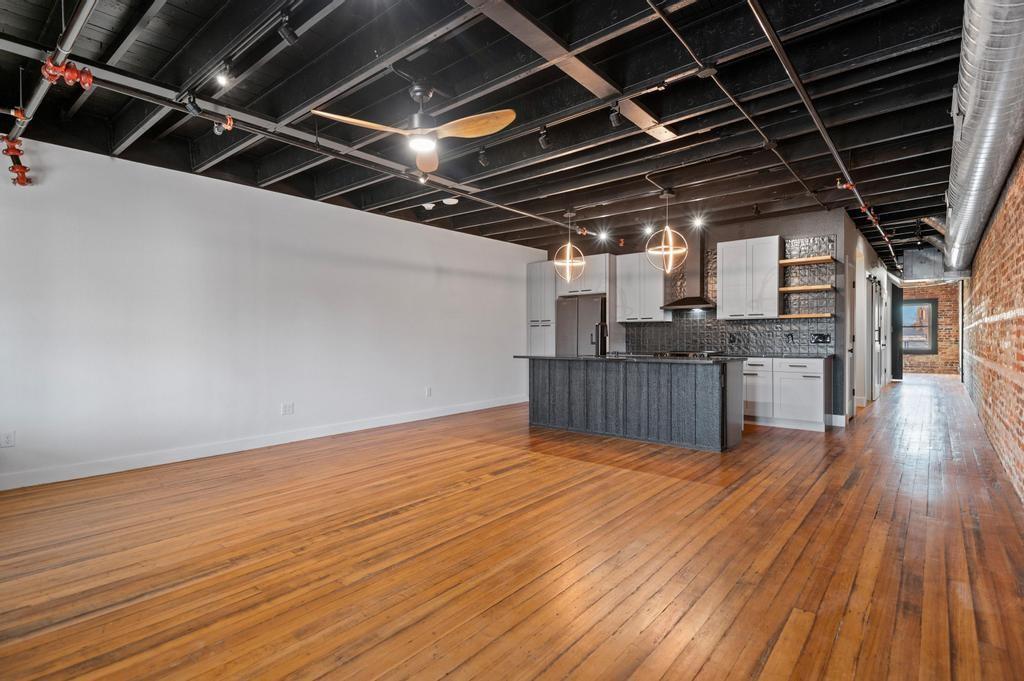 330 W Lamar Street 201