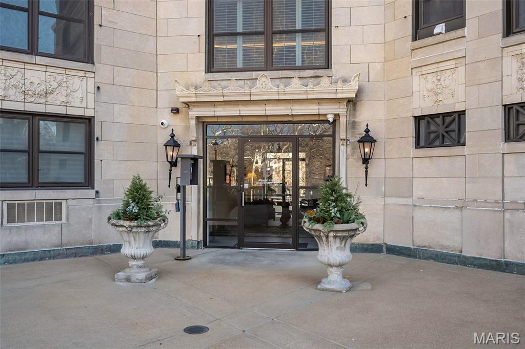 410 N Newstead Avenue 4E