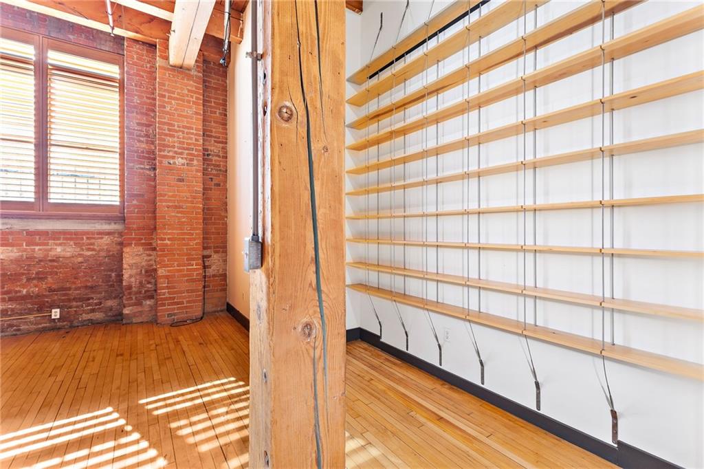 306 W 7th Street 101