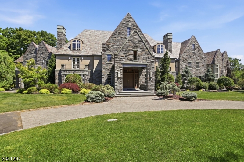 24 Douglass Ave