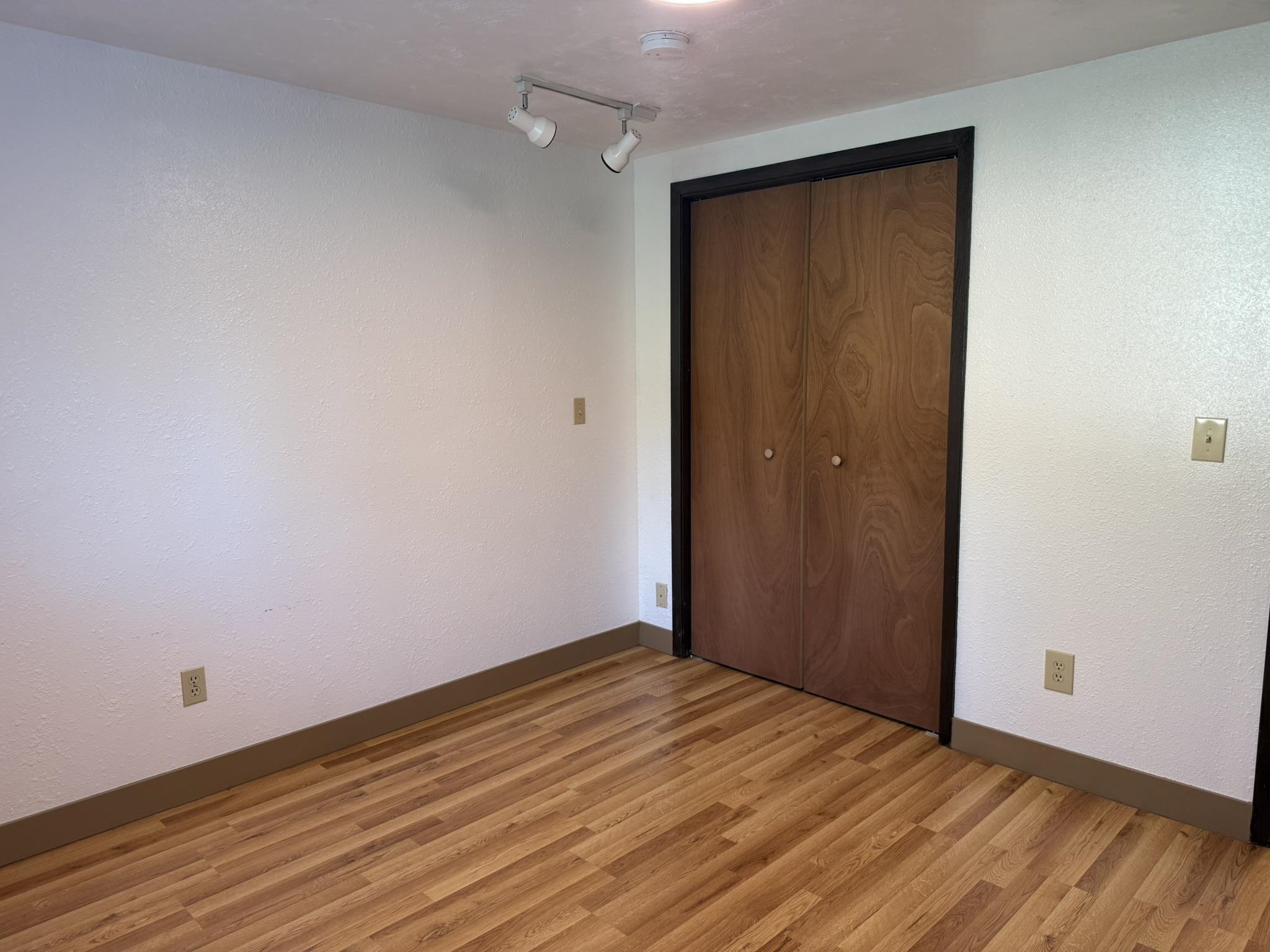 920-922 N Locust Rd