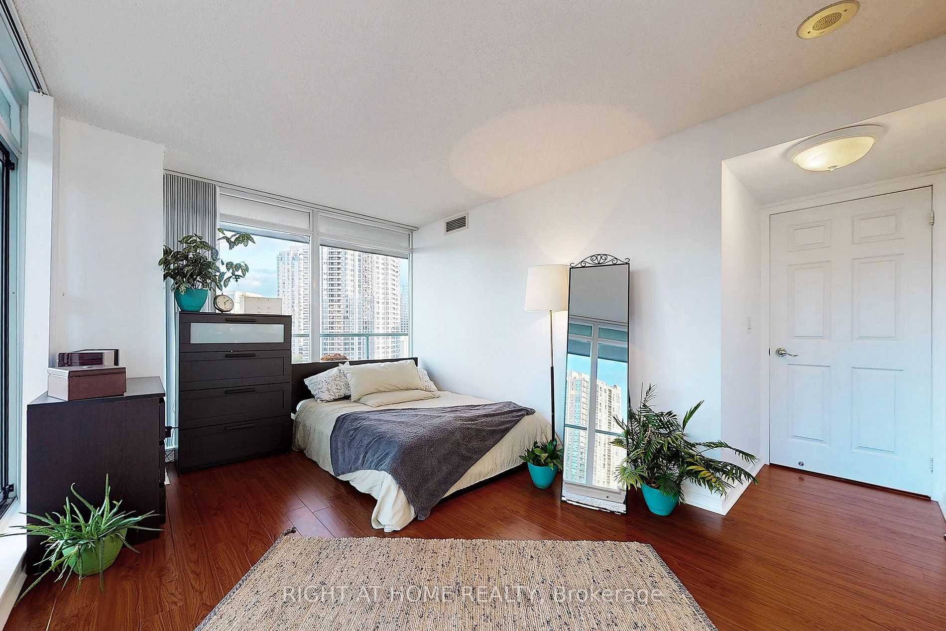 5500 Yonge St 1002