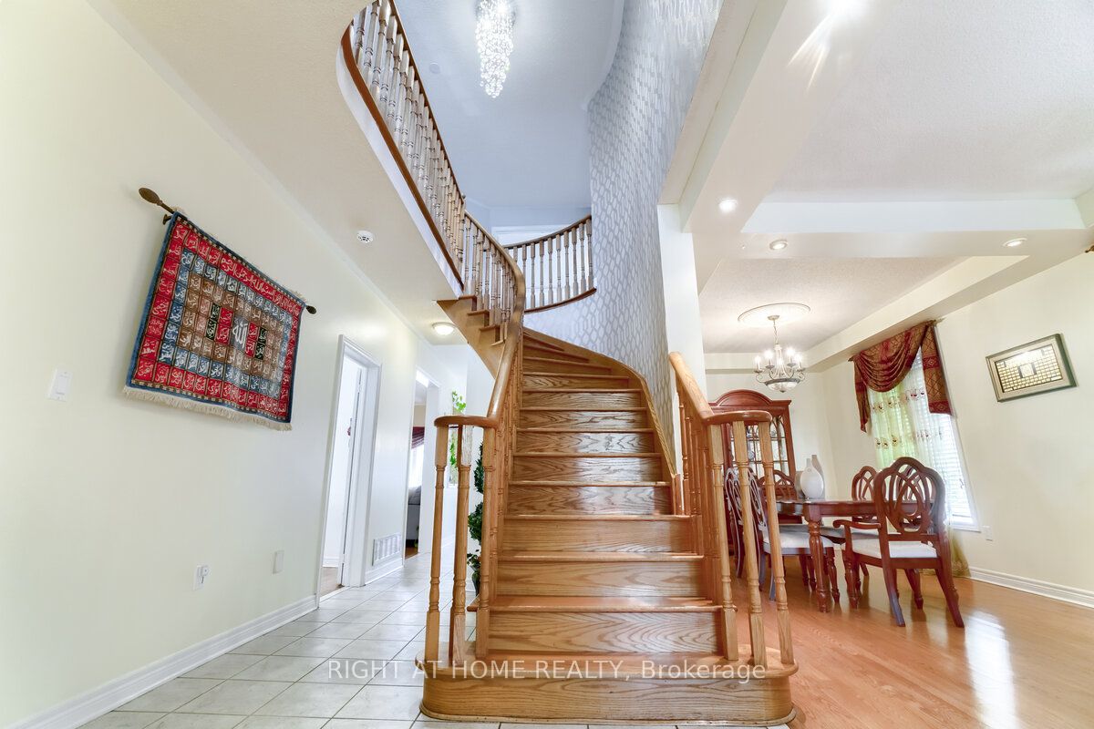 3020 Hawktail Cres L5M 6W3