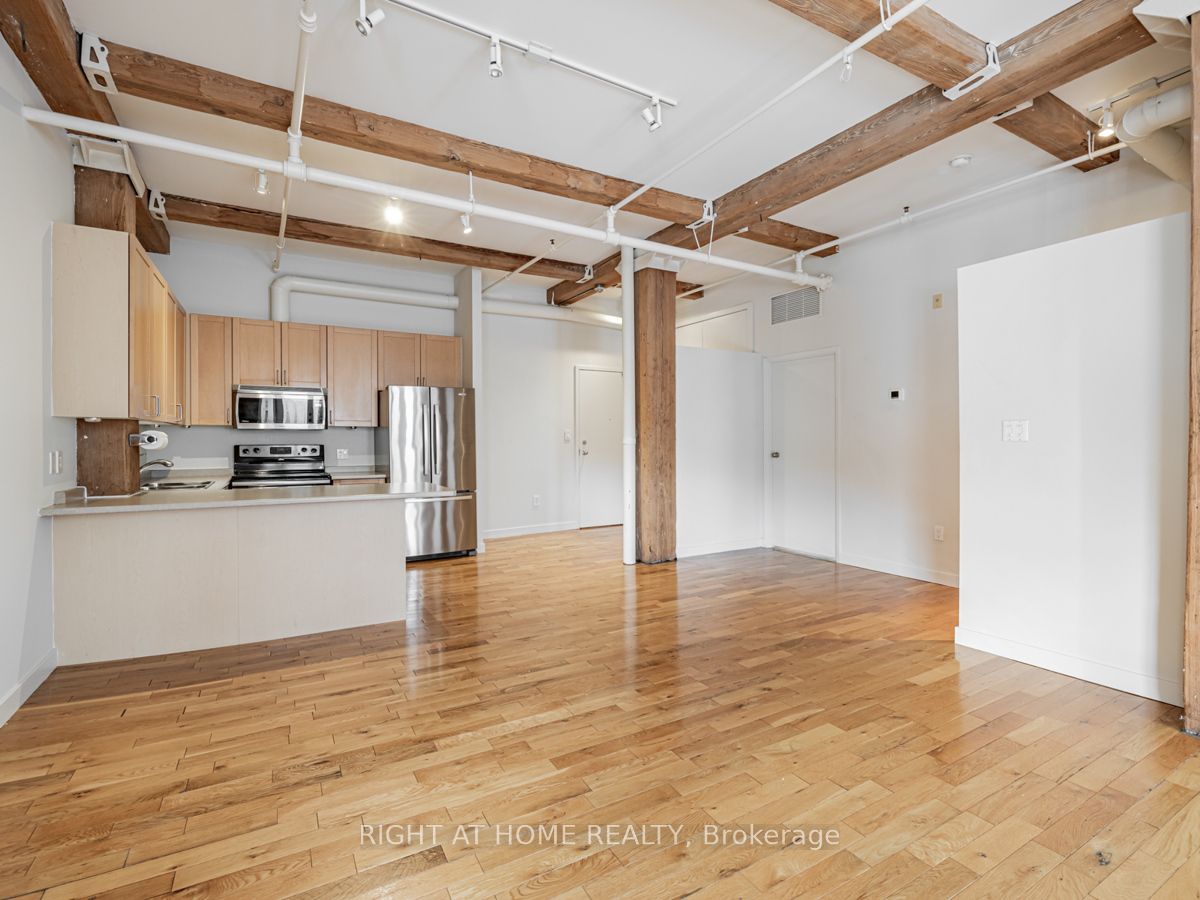 90 Sherbourne St 205