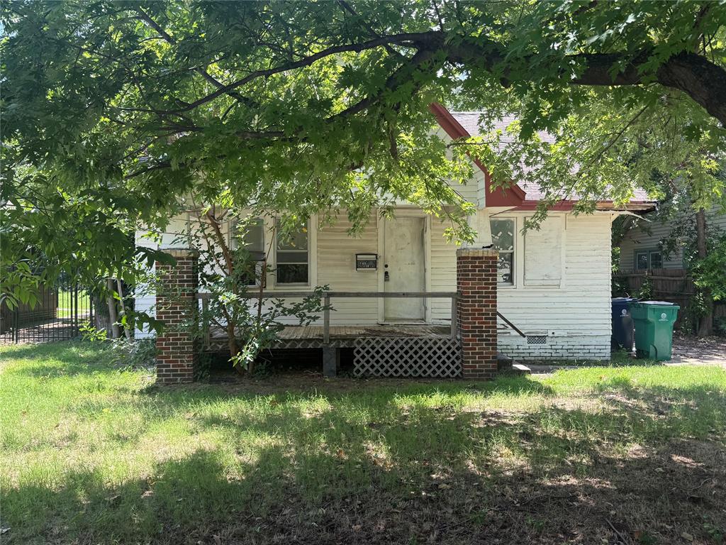 This single-story home is being sold strictly as-is, with the buyer's right to inspect before closing. It's a solid candidate for an investor or someone comfortable rolling up their sleeves — "fixer-upper" is putting it mildly, so come in with realistic expectations and a contractor's eye rather than a move-in-ready mindset. For the right buyer — someone looking to renovate, flip, or add to a rental portfolio — this could represent solid upside once cleaned up and modernized. Priced and positioned accordingly.
