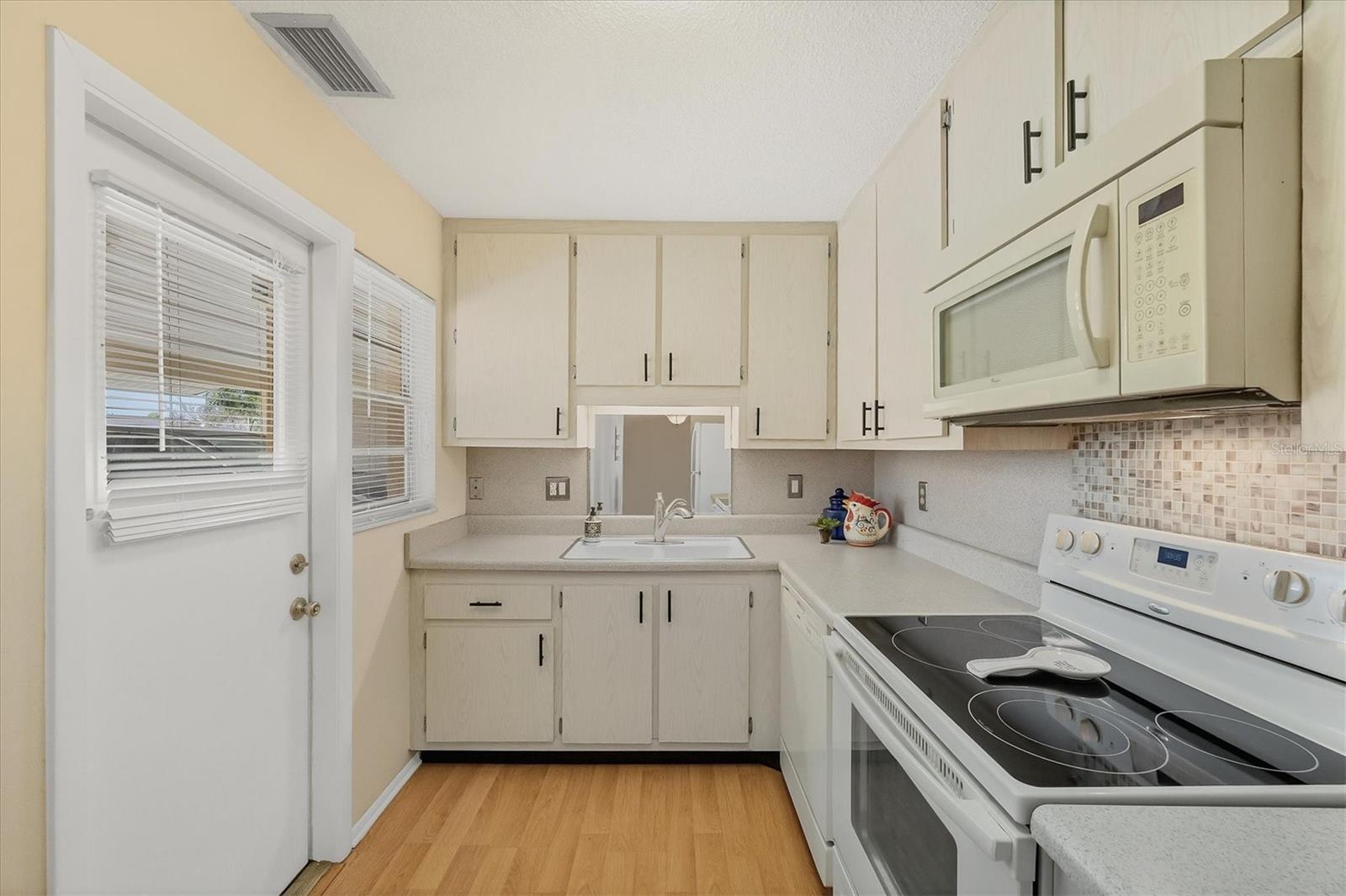 390 301 Boulevard W 27C