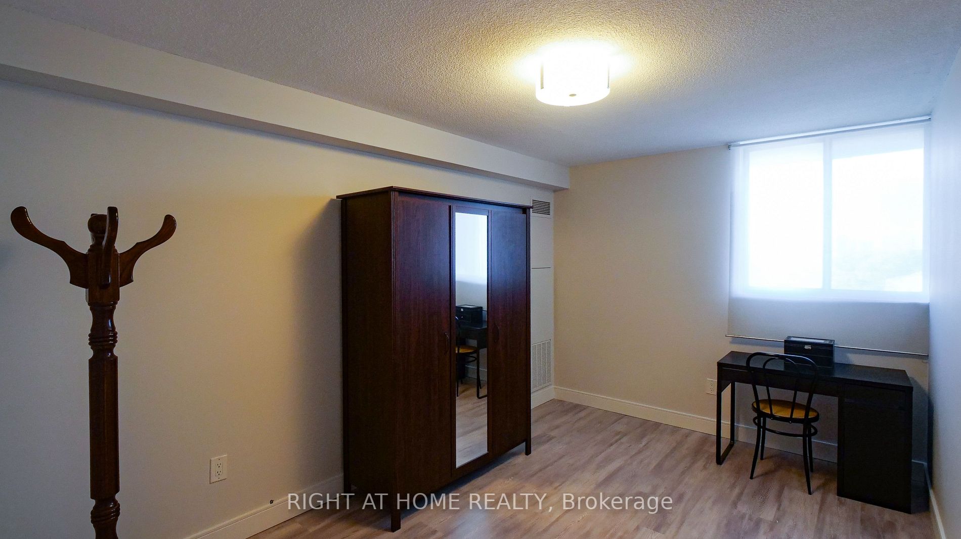 812 Burnhamthorpe Rd 705