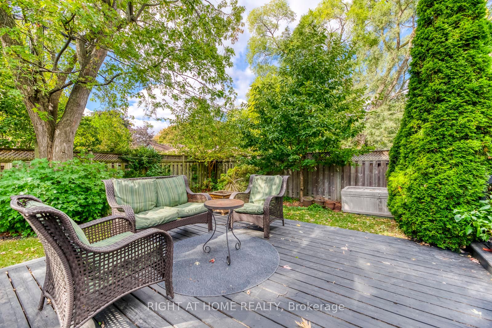 5 Saunders Cres