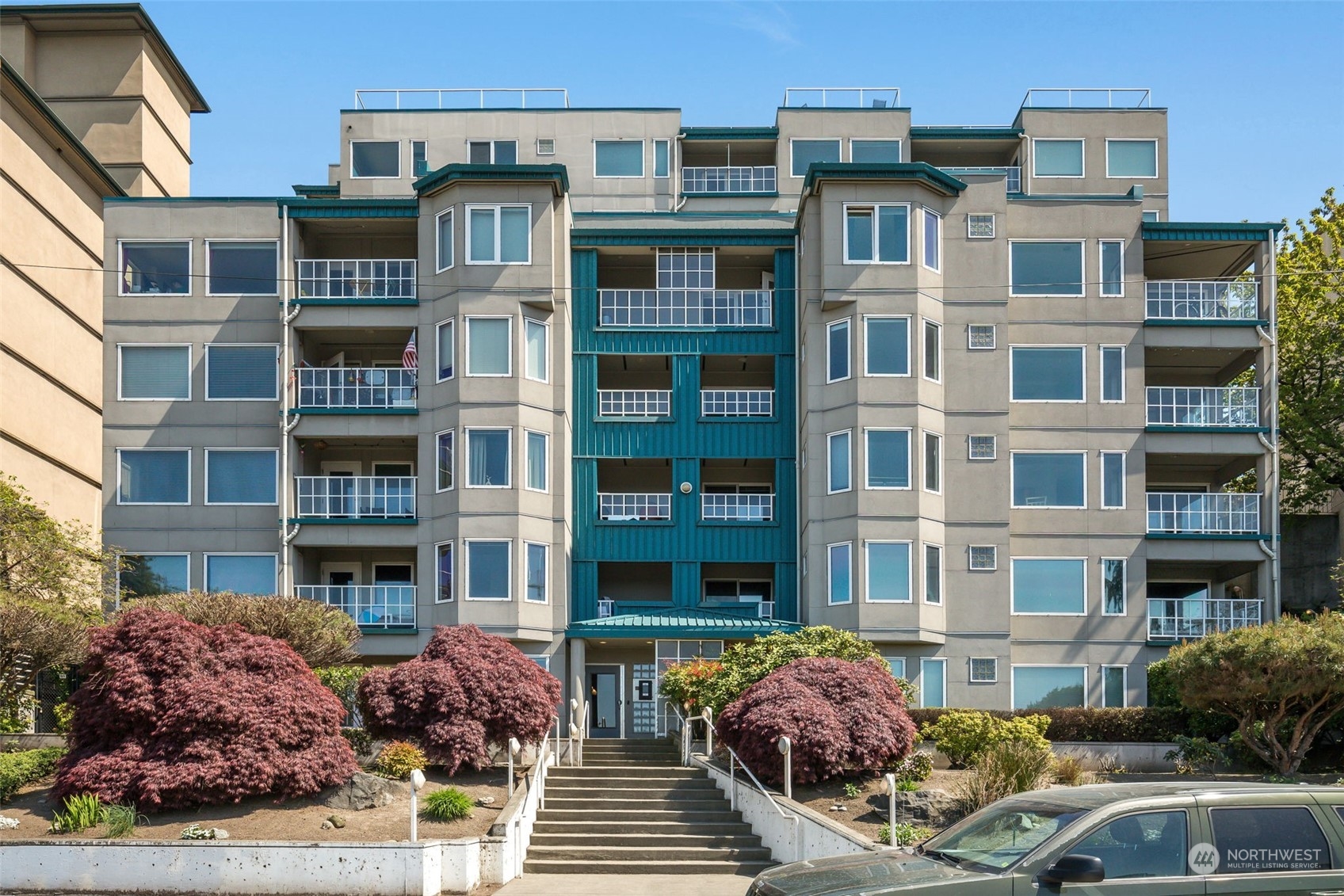 420 Melrose Avenue E 101