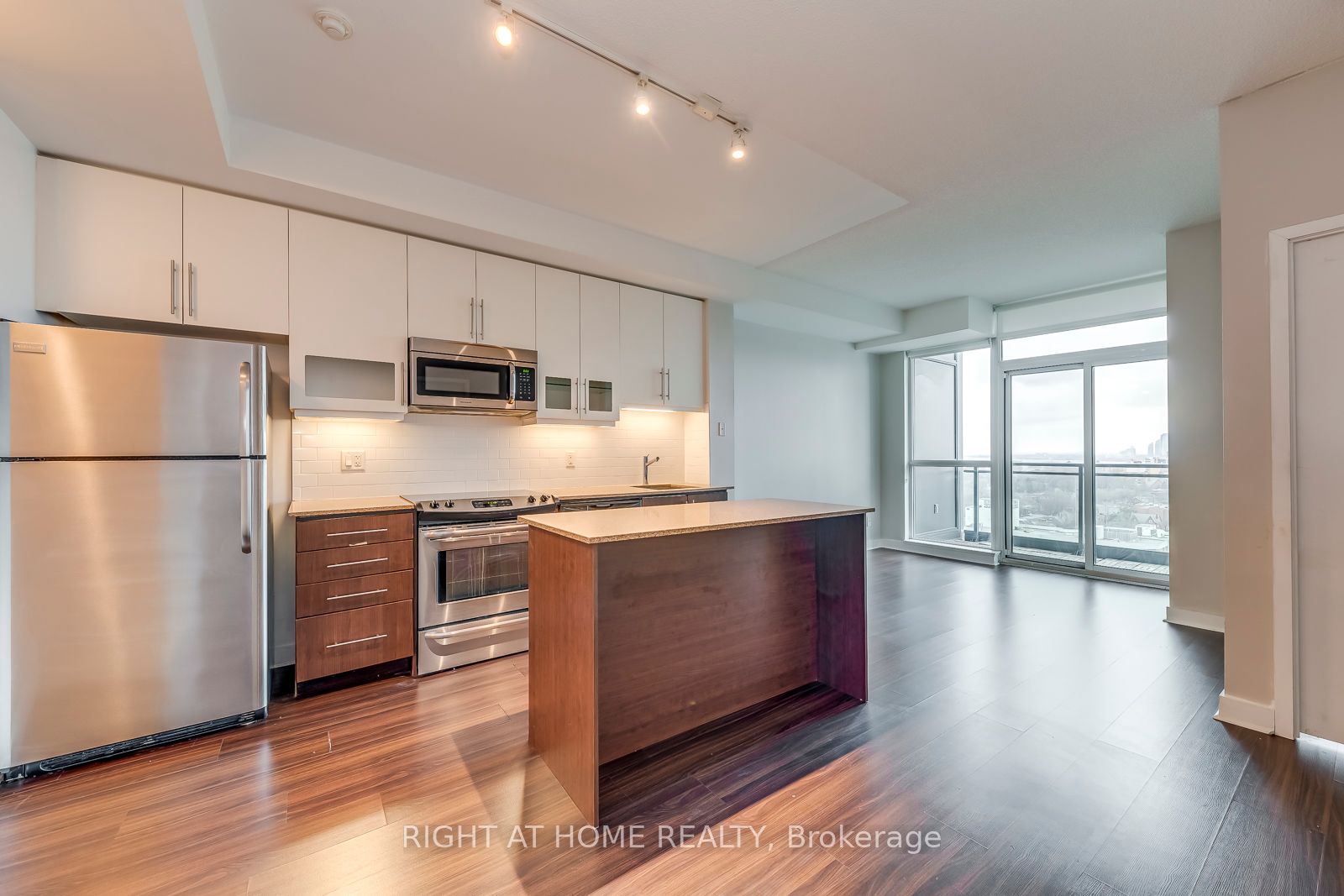1171 W Queen St 1613