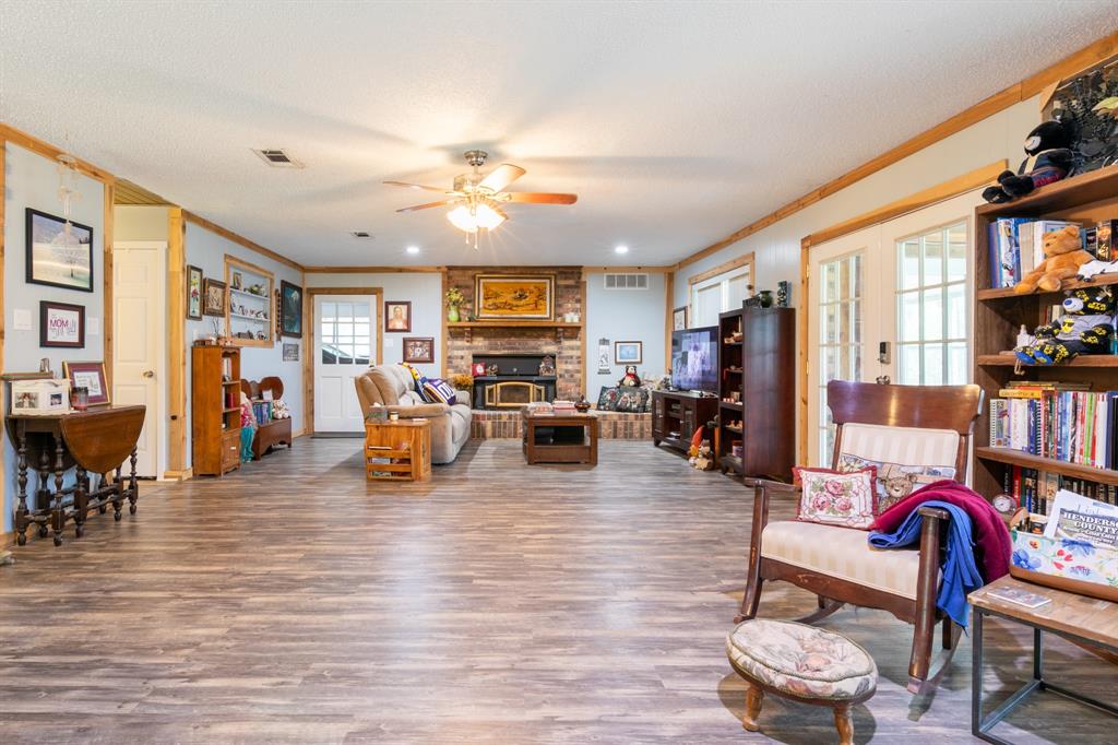 1004 Holiday Circle