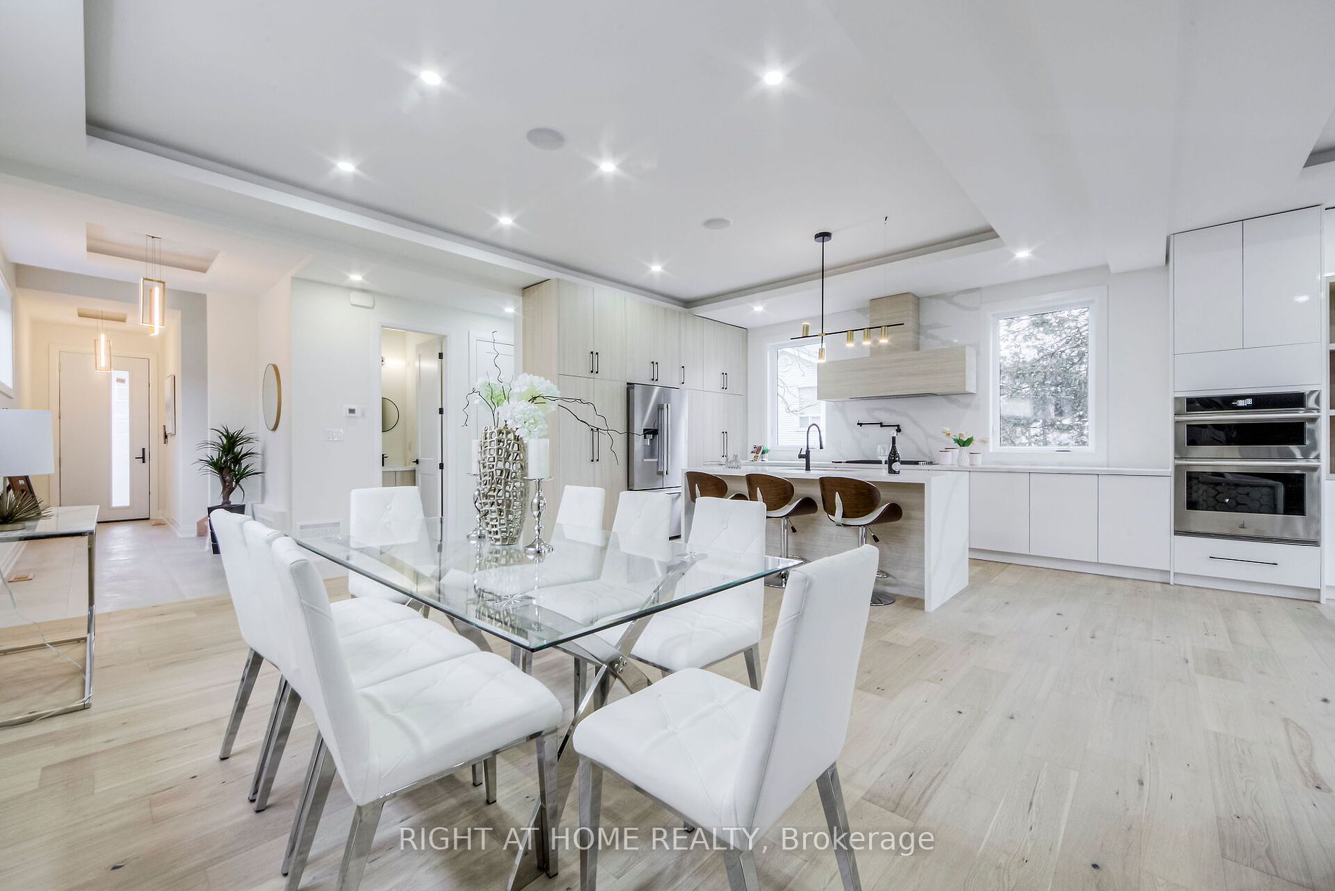 768 Montbeck Cres