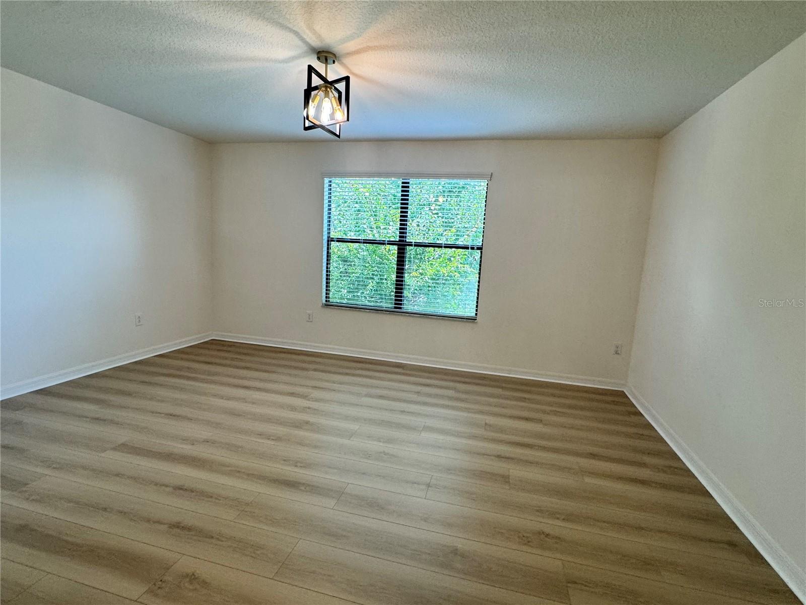 2731 Hampton Green Lane