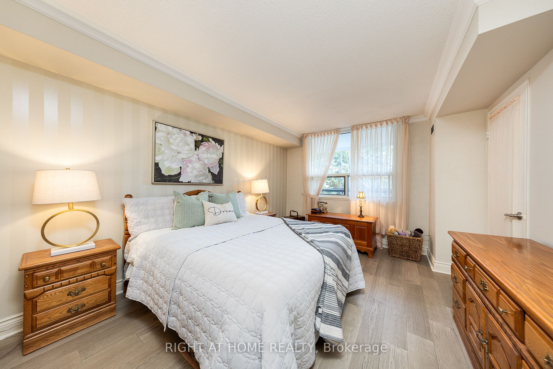 20 W Harding Blvd 216