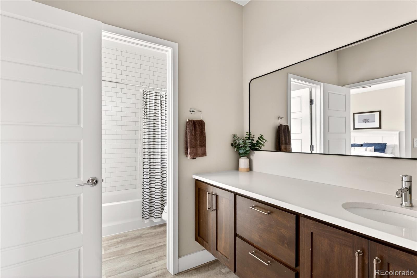 15554 W La Salle Avenue