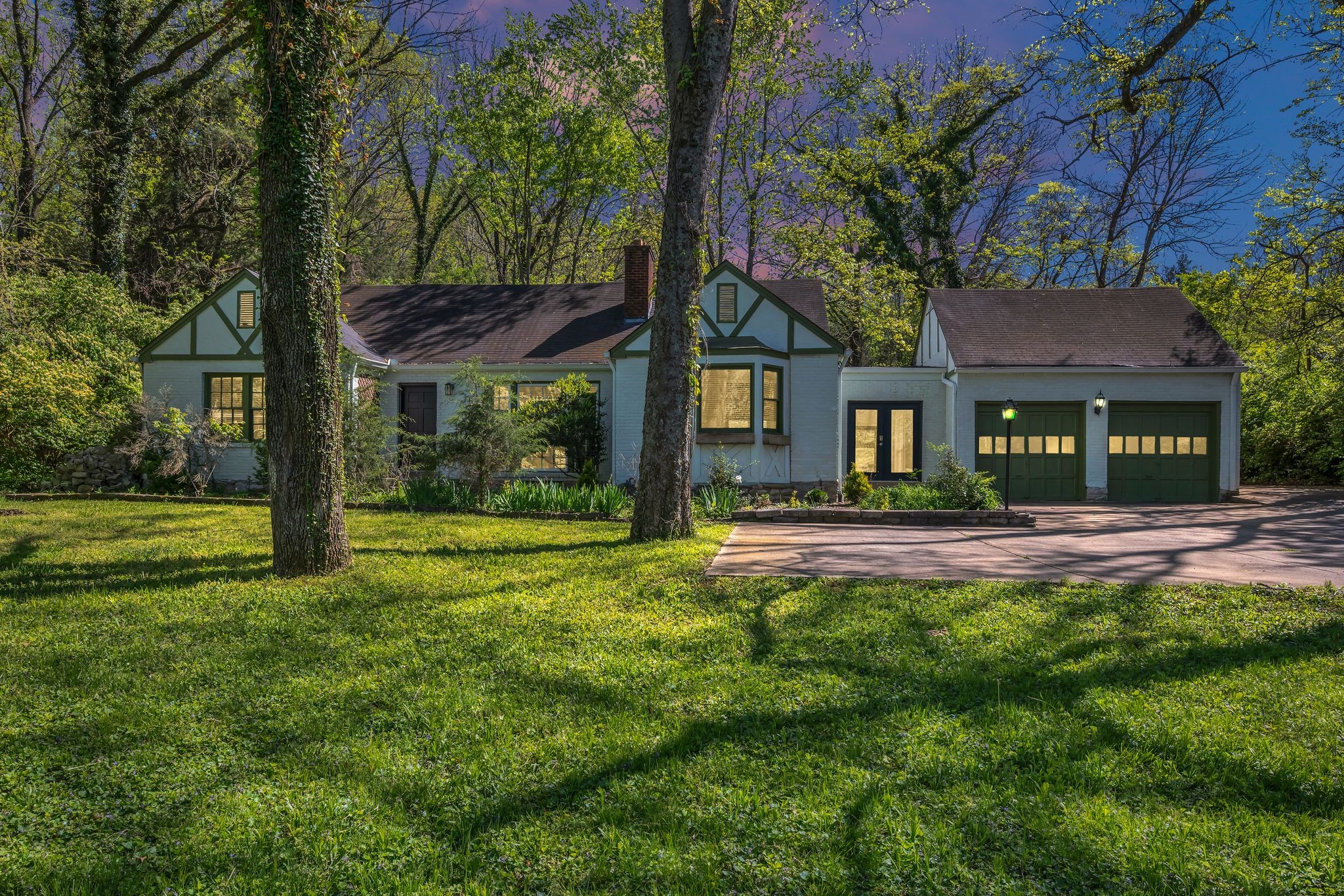 CONTRACT FELL THROUGH DUE TO FINANCING BACK ON THE MARKET! Opportunity to build in the Heart of Green Hills with a rare opportunity to live in one of Nashville’s most desirable neighborhoods.  Bring your vision to life in one of Nashville’s most sought-after areas. The home needs major renovation, best use is a tear-down, new construction. owner is selling "as is."