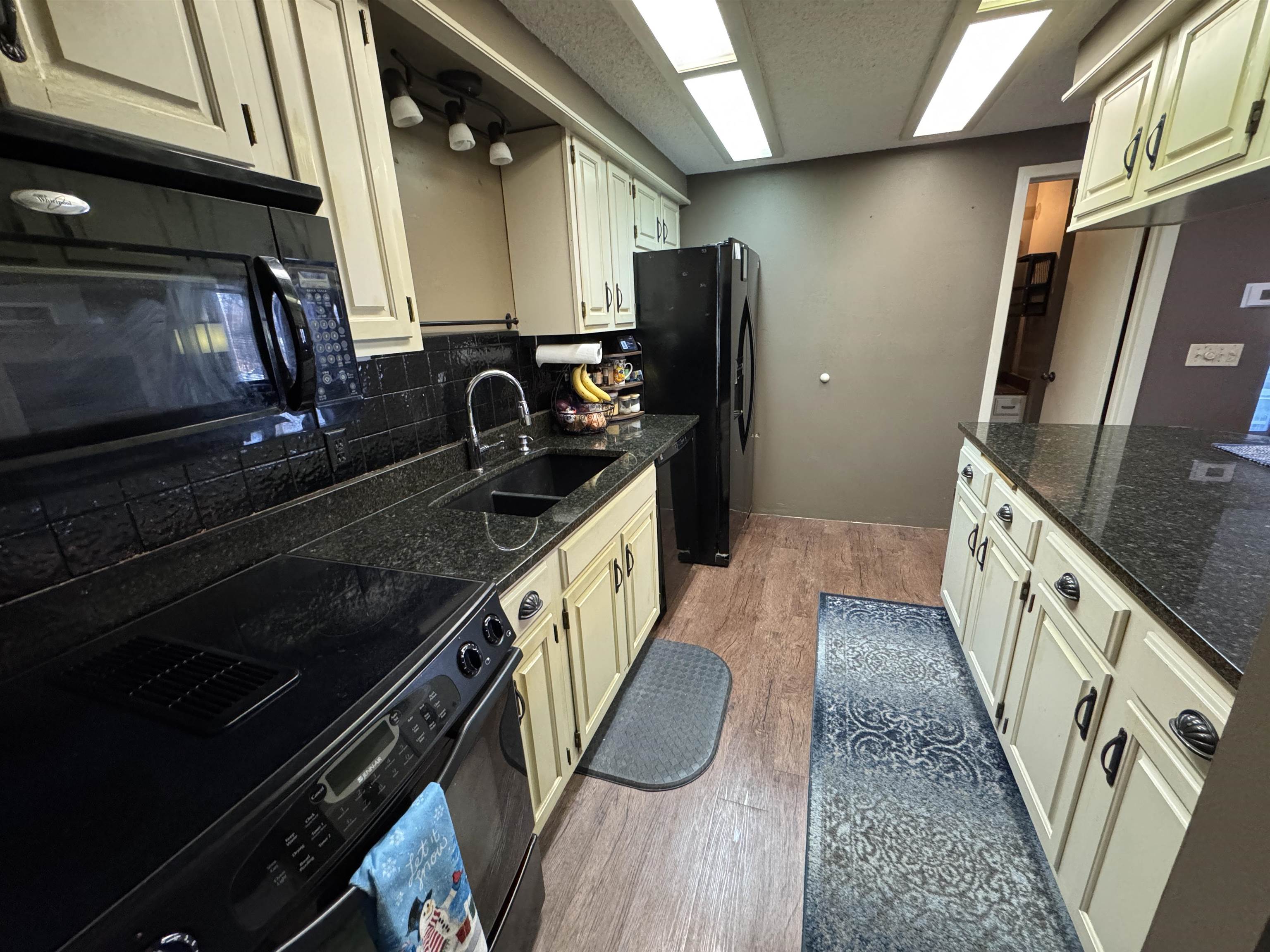 2421 S Yellowstone St