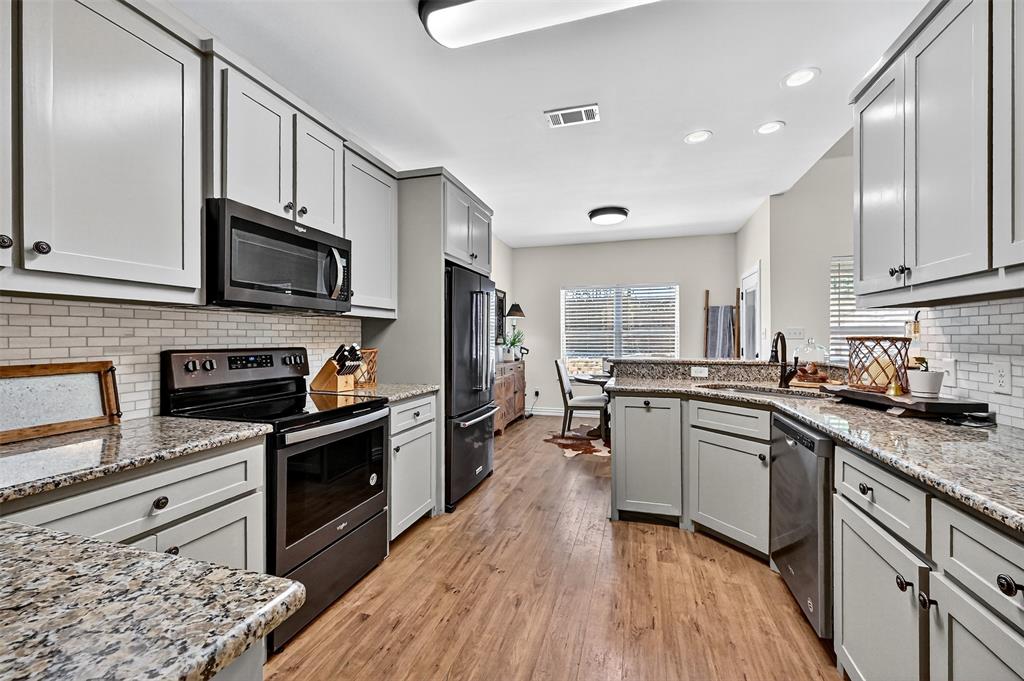 38 Lone Oak Boulevard
