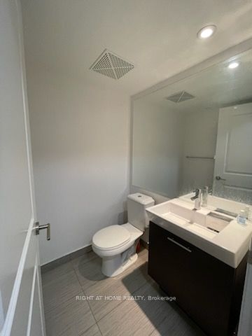 386 Yonge St 513