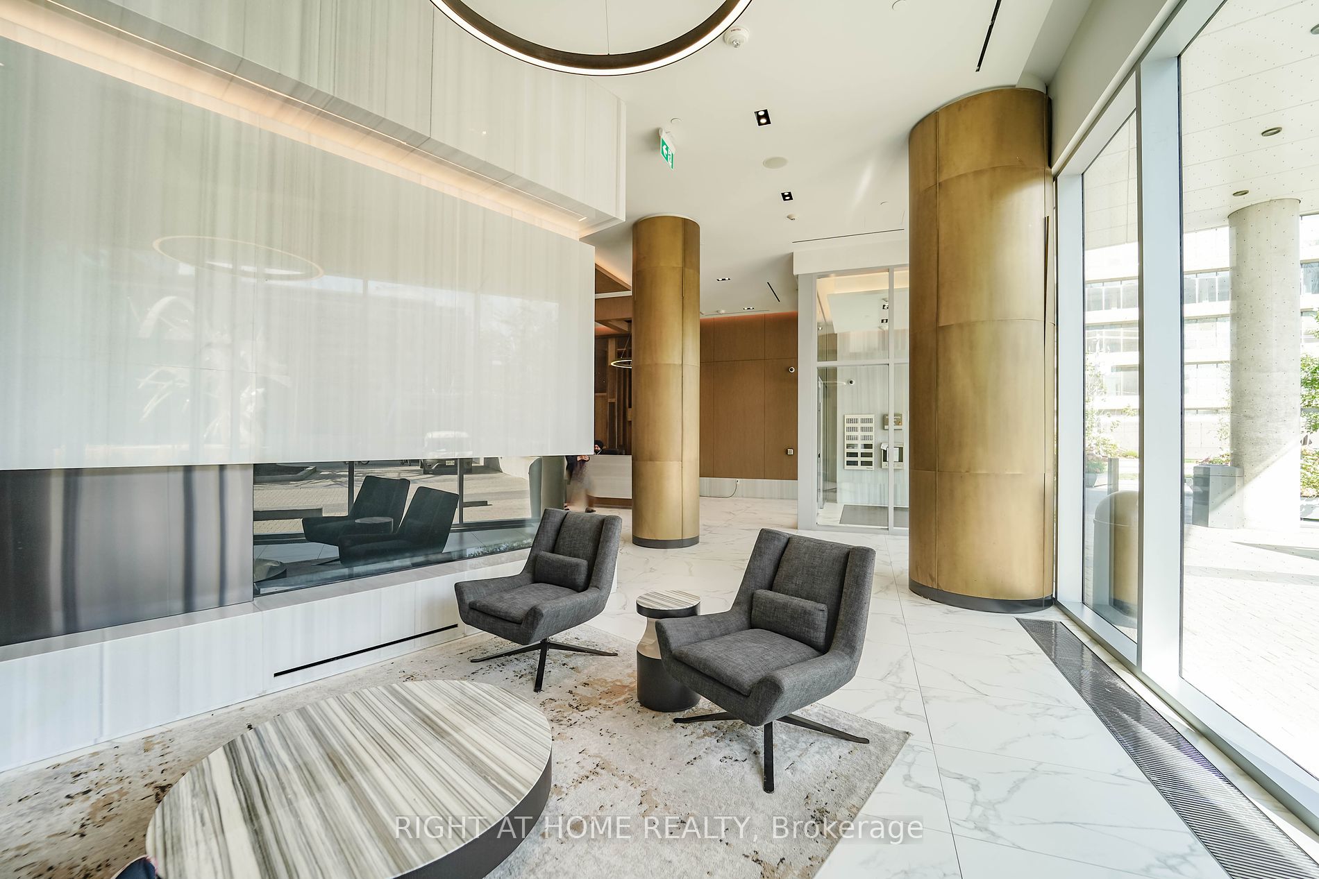 15 E Queens Quay 707