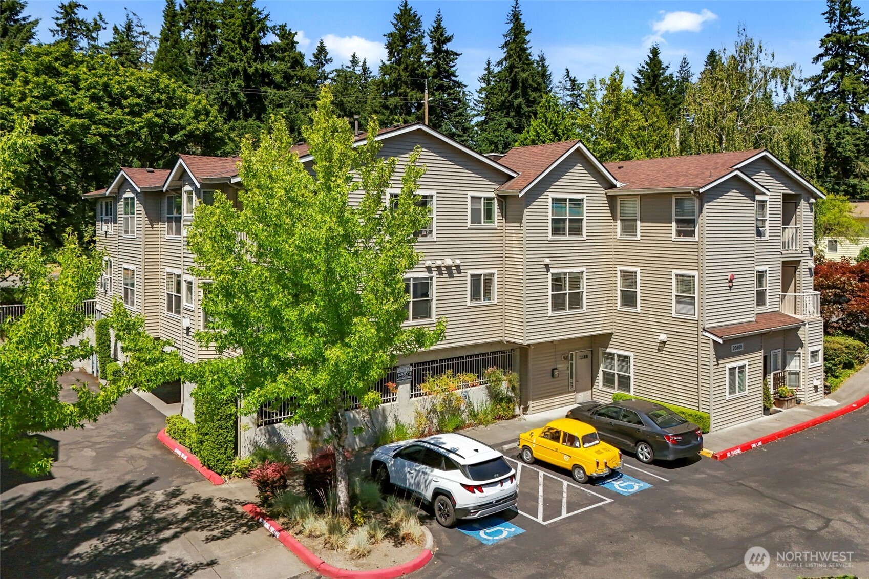 Located minutes from downtown Edmonds, the future light rail, and Alderwood’s amenities, this corner unit at Turnberry Lane is ready for its next chapter! The luminous, single-level layout boasts south-facing windows that fill the open living spaces with natural light, a cozy gas fireplace, in-unit laundry, and two generous bedrooms, including a primary suite with a walk-in closet and ensuite bath. A private balcony, rental-free community, friendly neighbors, elevator access, and secure garage parking complete the package. With trails, a golf course, shopping, dining, and parks nearby, enjoy the best of the coveted Edmonds lifestyle!