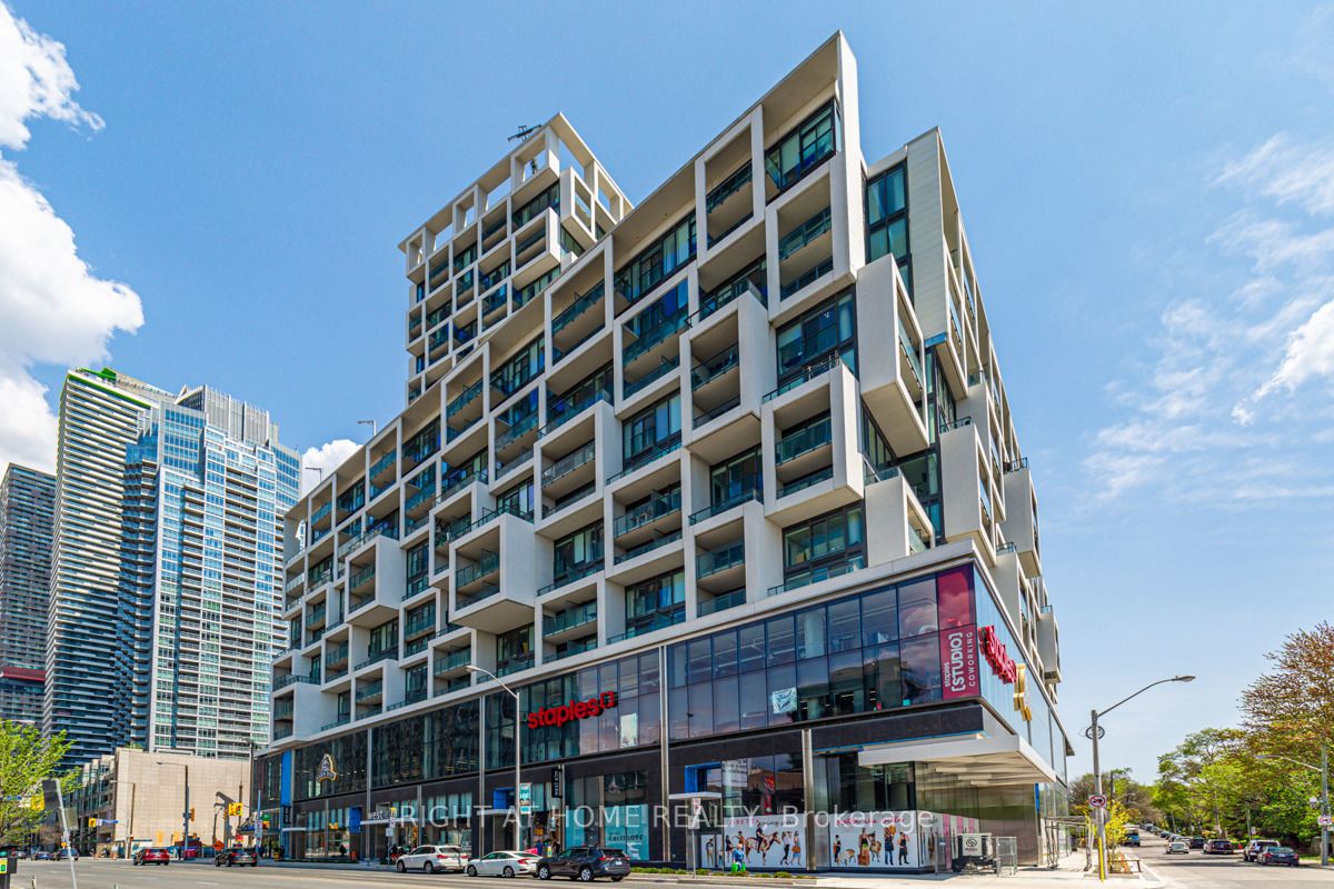 8 E Hillsdale Ave 745