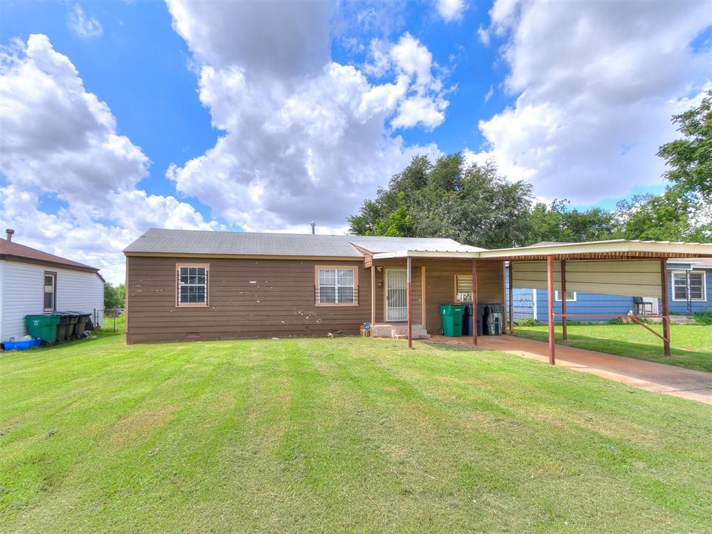 2-Bedroom Home Near Downtown & Highway – AS-IS - Tons of potential! This 2-bedroom, 1-bath home is the perfect opportunity! The property features a functional layout with a bright living area, kitchen with good storage, and two bedrooms. The full bathroom is ready for your upgrades. Offered AS-IS, this home is waiting for the right buyer to bring their vision to life. The private backyard adds value for outdoor living or potential future developments. Contact me today to schedule a private showing and explore the potential this home offers