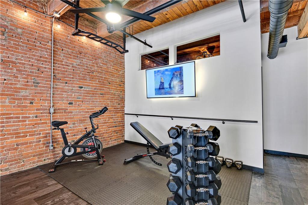 306 W 7th Street 302