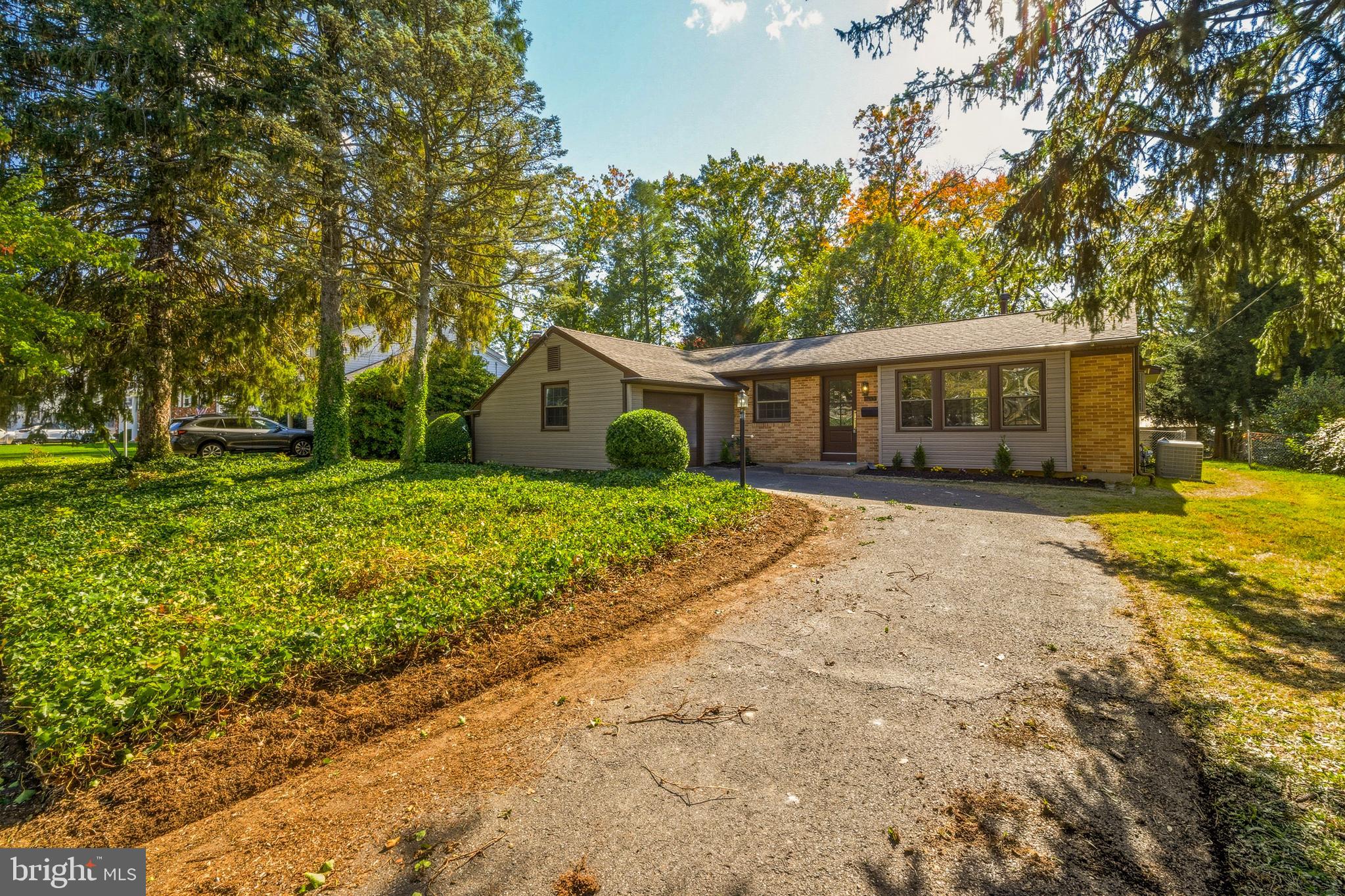 1015 Merrymount Avenue S