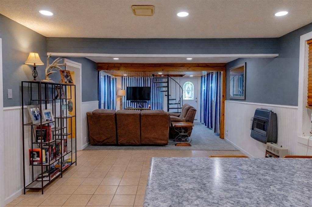 389 Hillcrest Circle