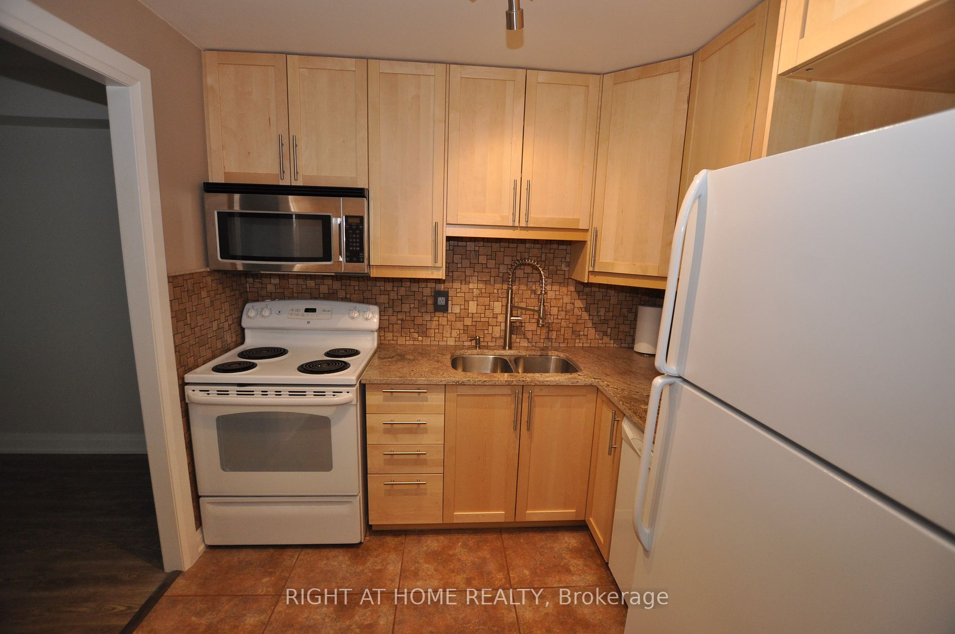 115 Hillcrest Ave 306