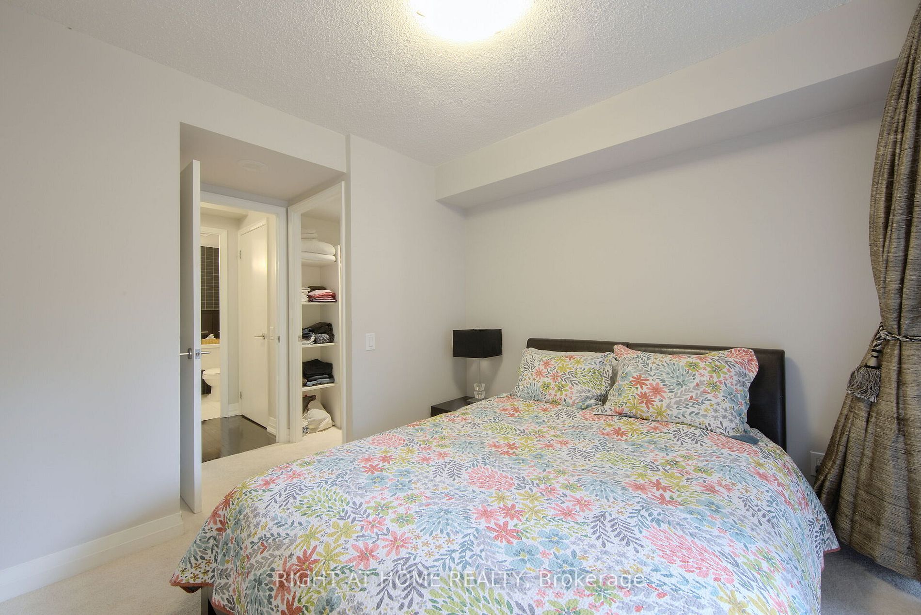 25 Carlton St 406