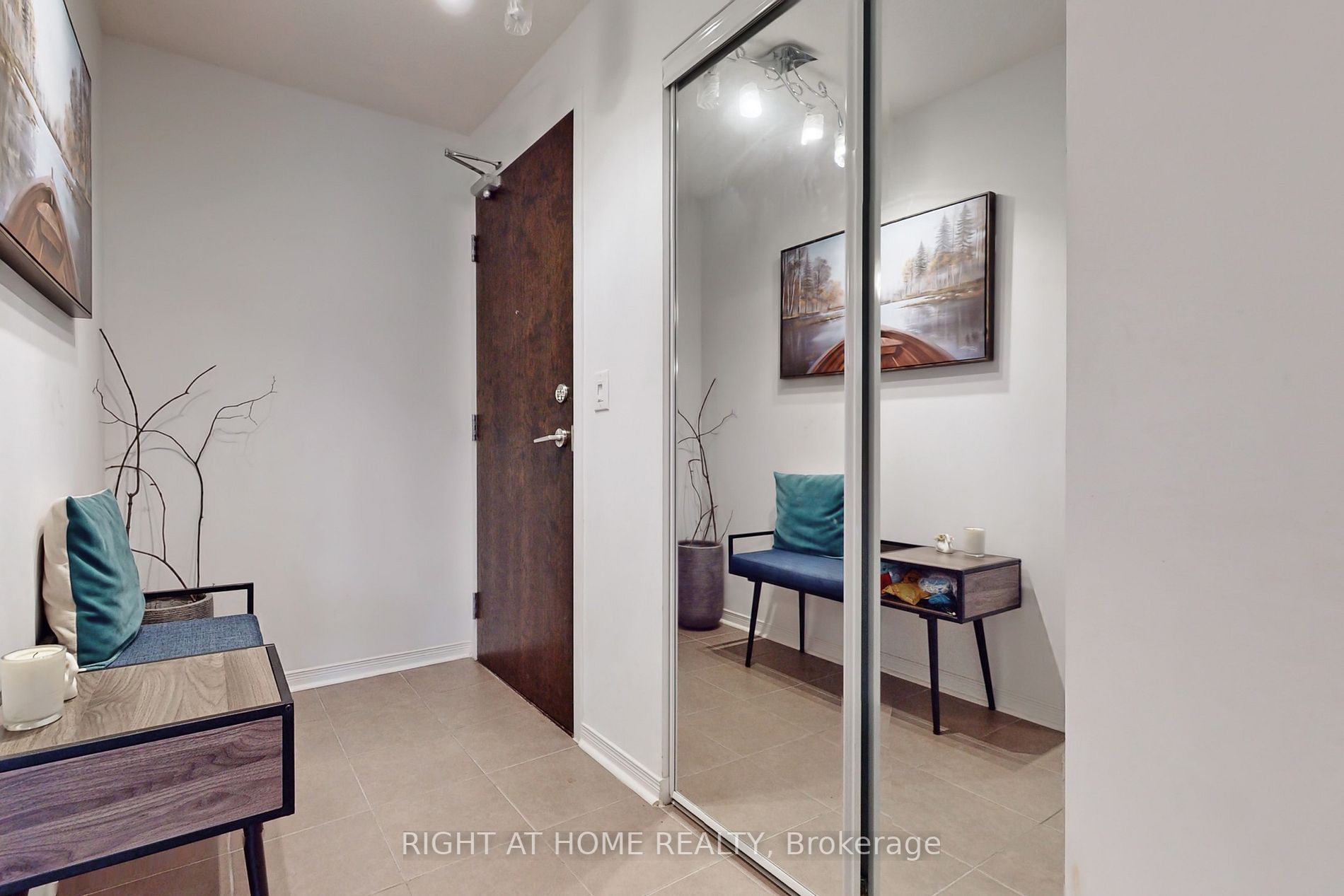 75 King William Cres 204