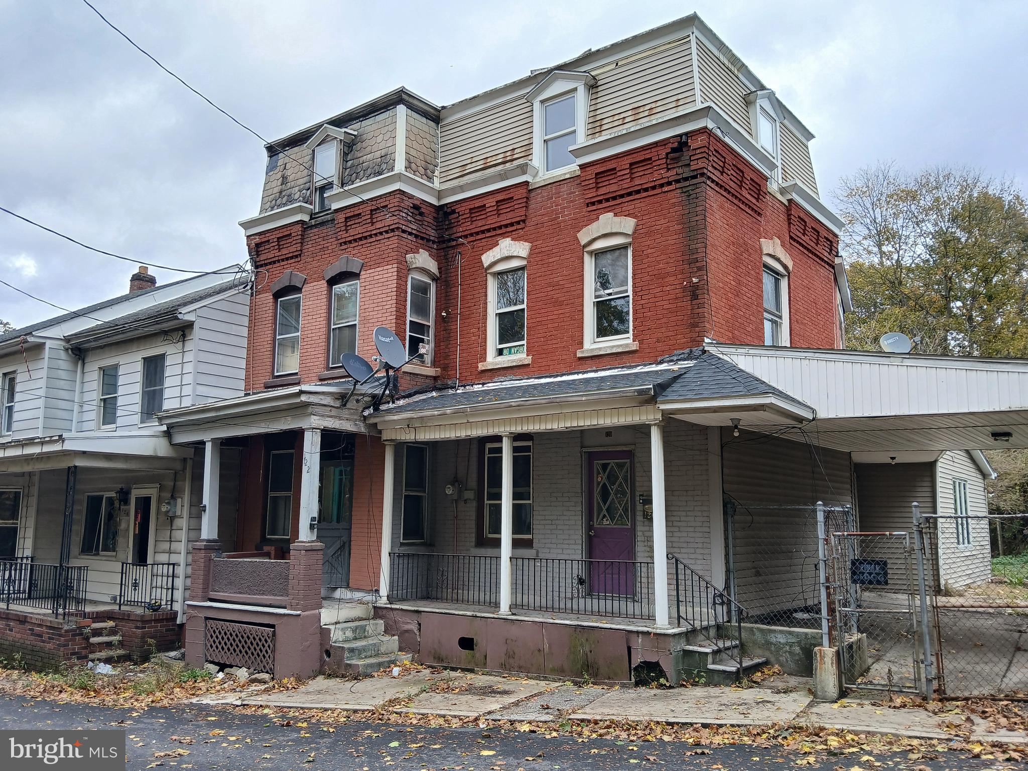 120-122 NLine St  