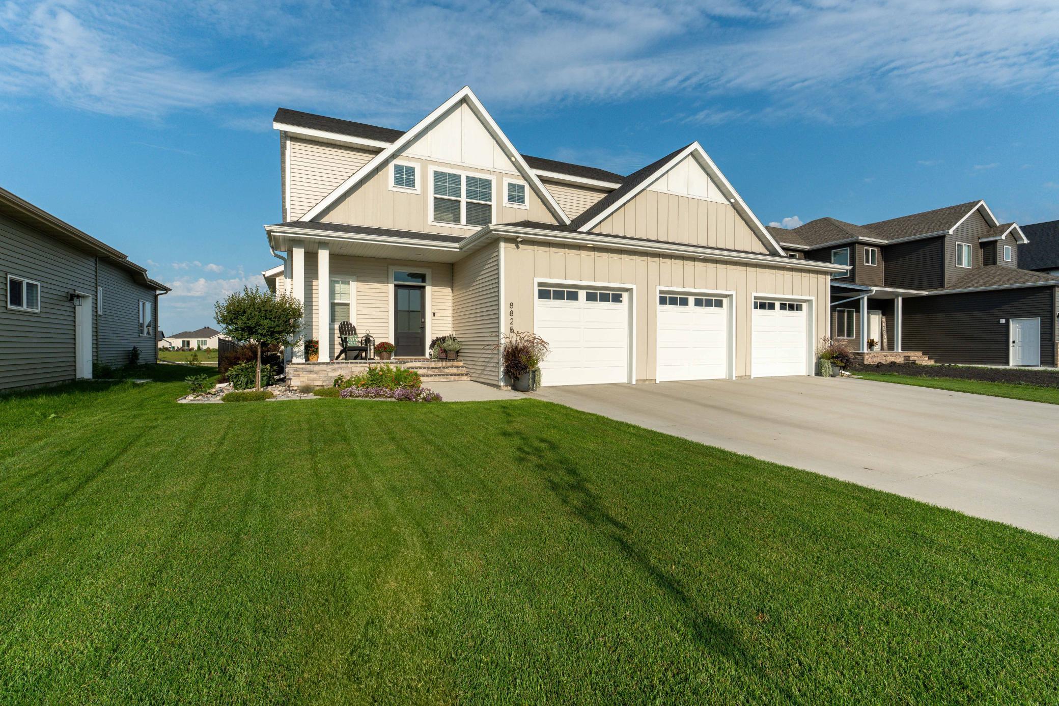 8825 Meadowlark Parkway