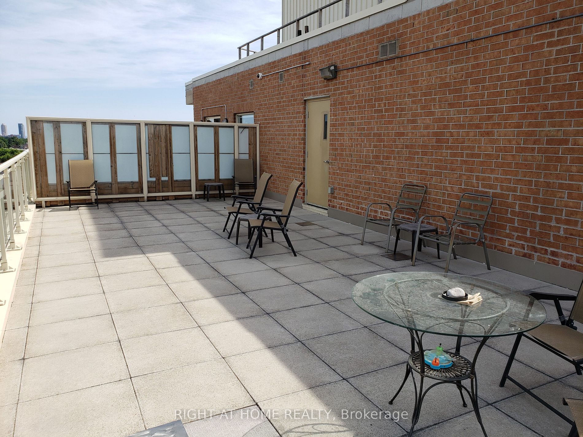 11 Christie St St 101