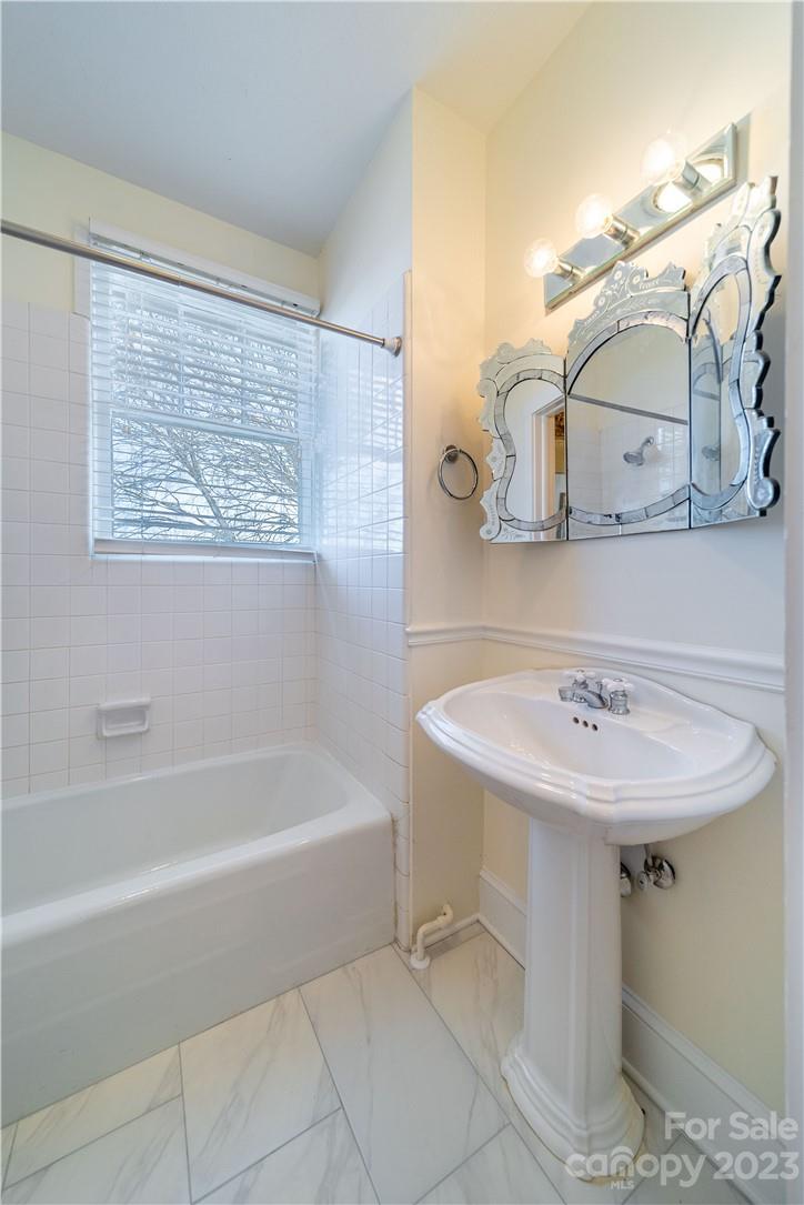 600 West Union Street