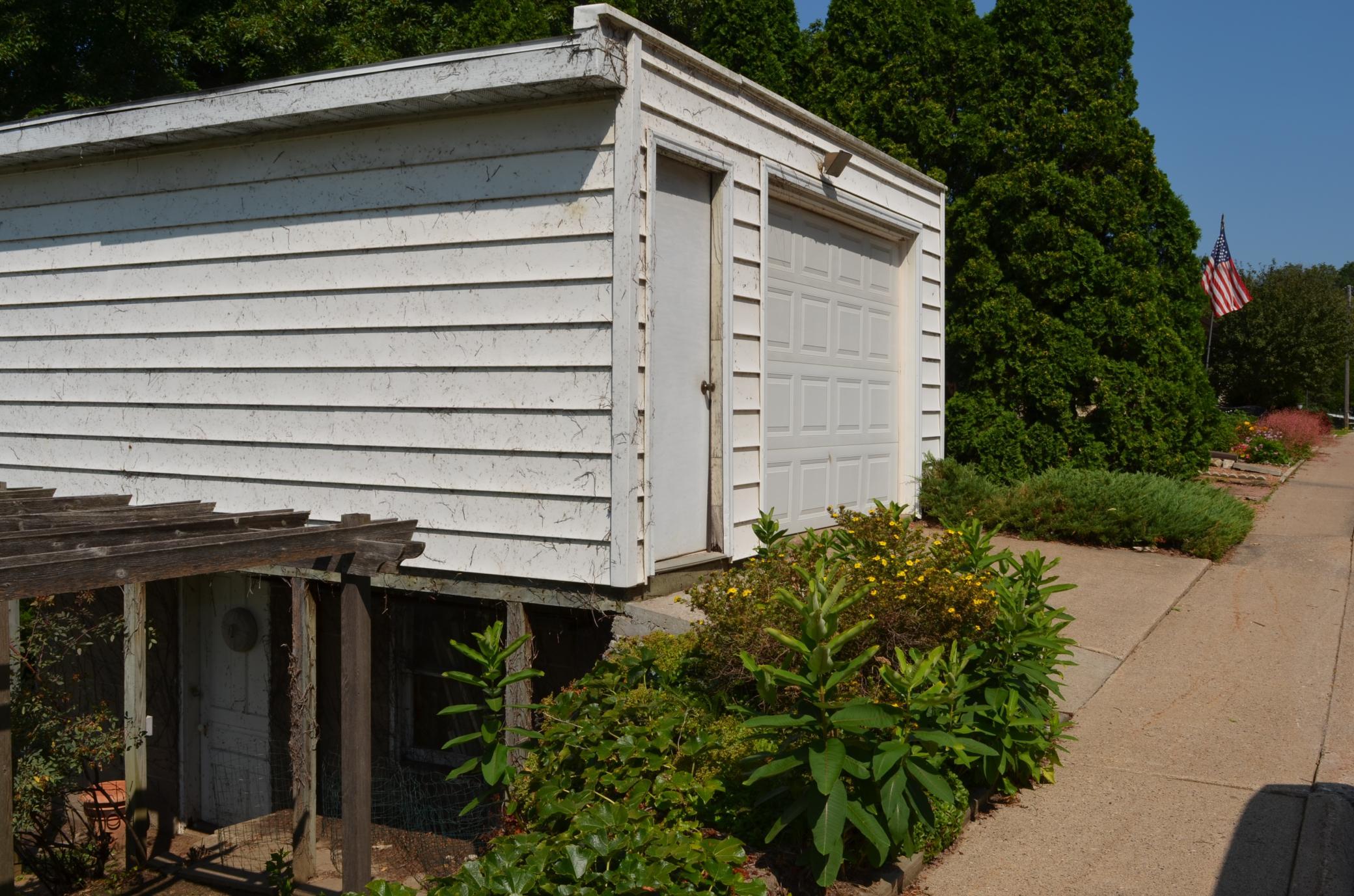 100 E Bluff Street