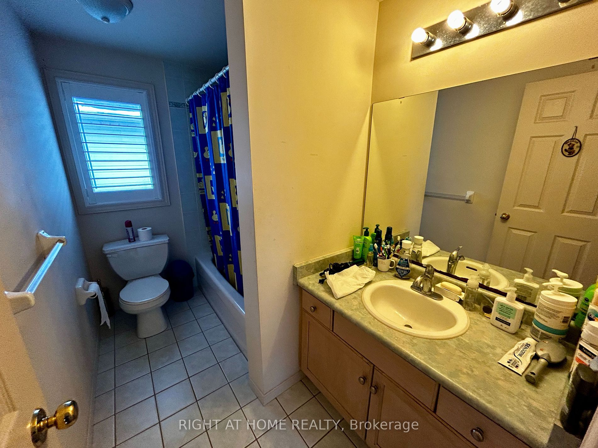 8 Castlebury Dr