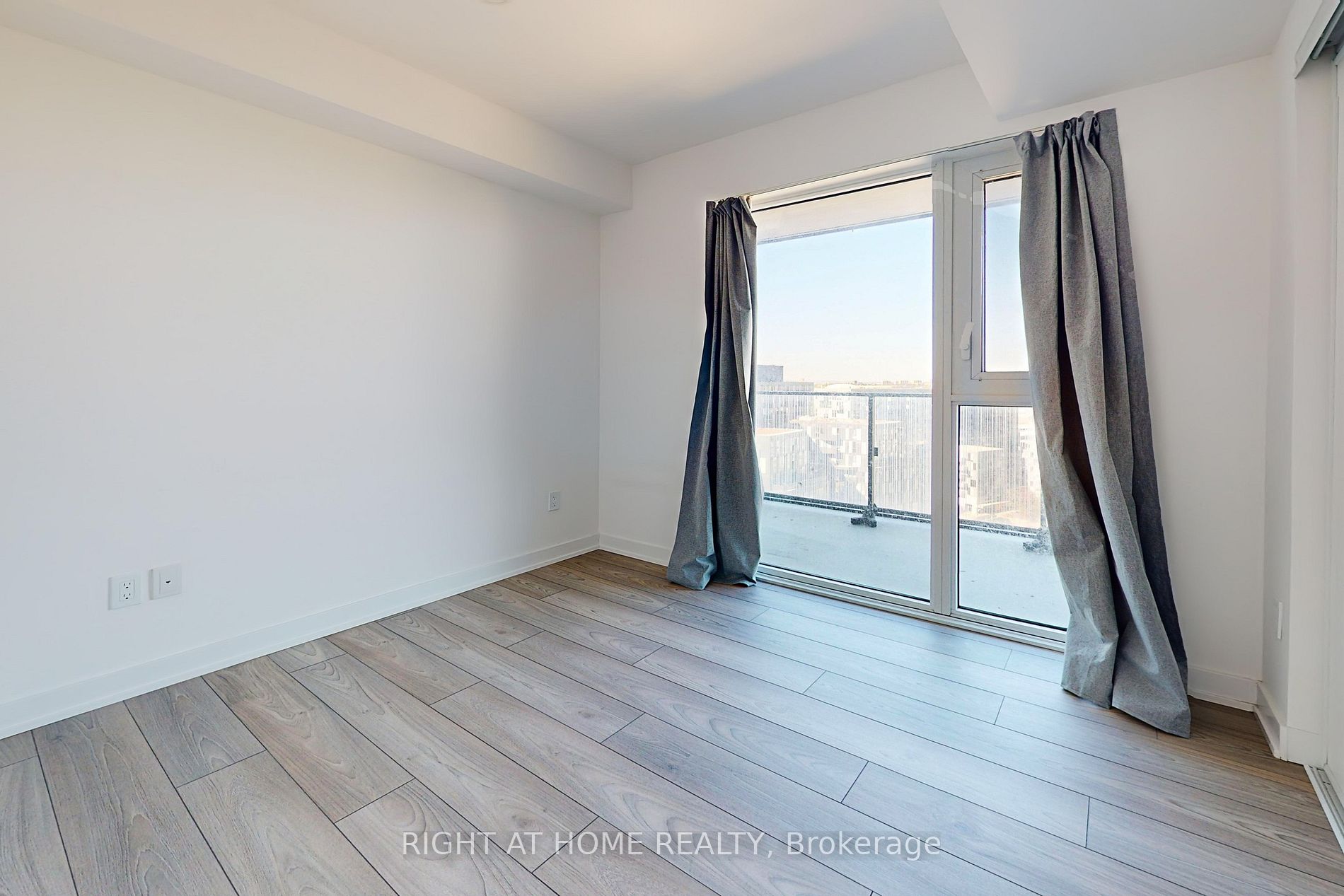 8 Tippet Rd 1410