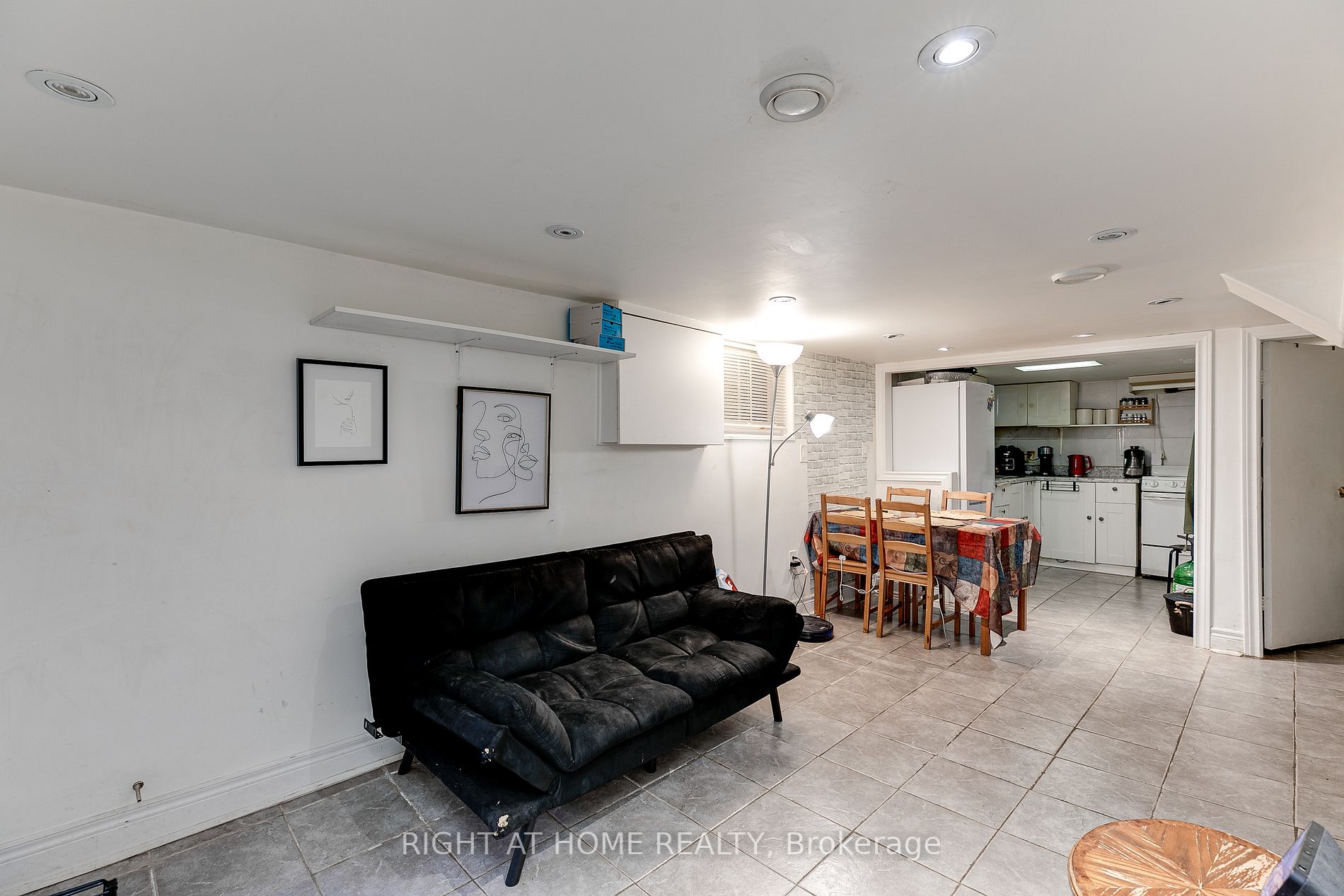 84 Rosethorn Ave