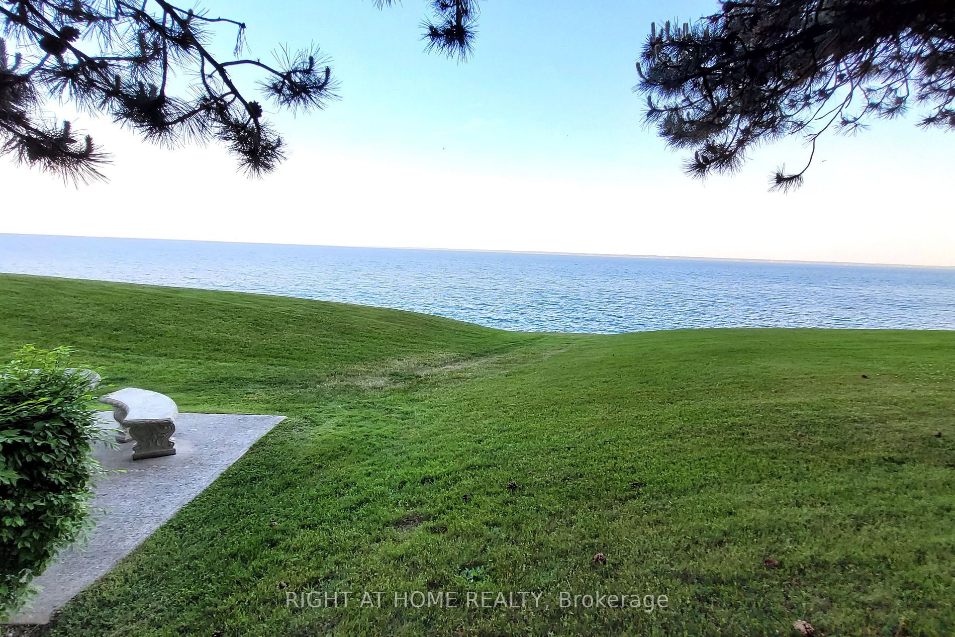 5280 Lakeshore Rd 207