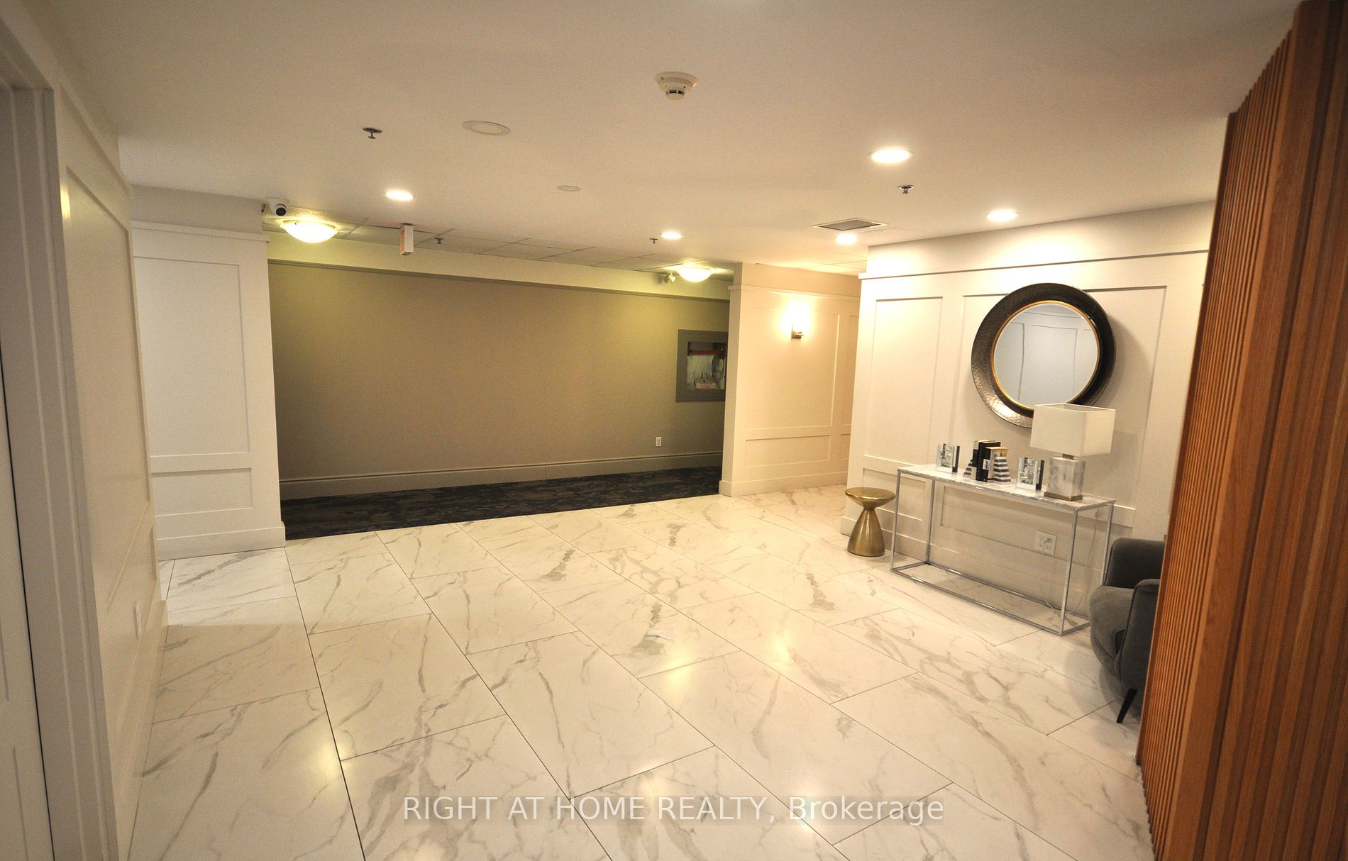 8026 Kipling Ave 201