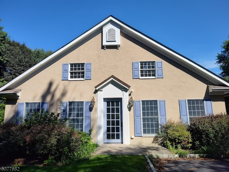 1 Brookfield Glen Dr