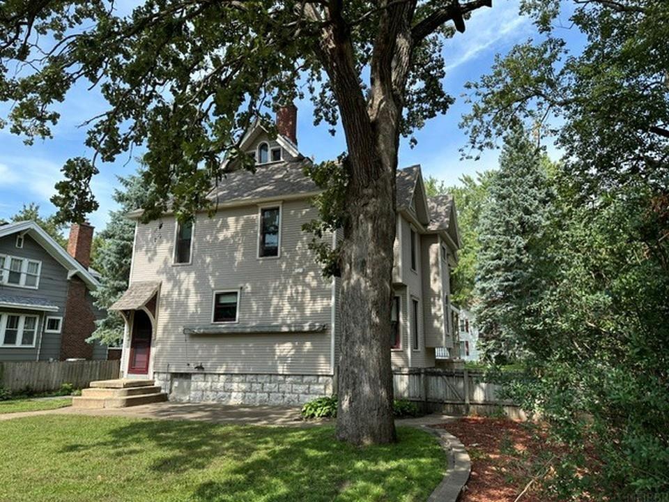 406 Ferguson Street
