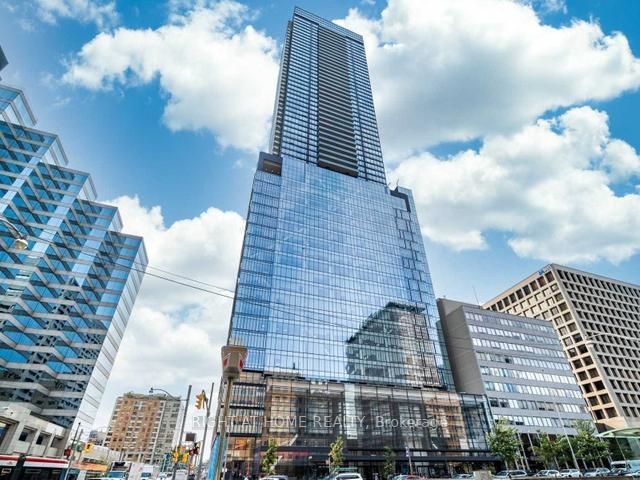 488 University Ave 2701