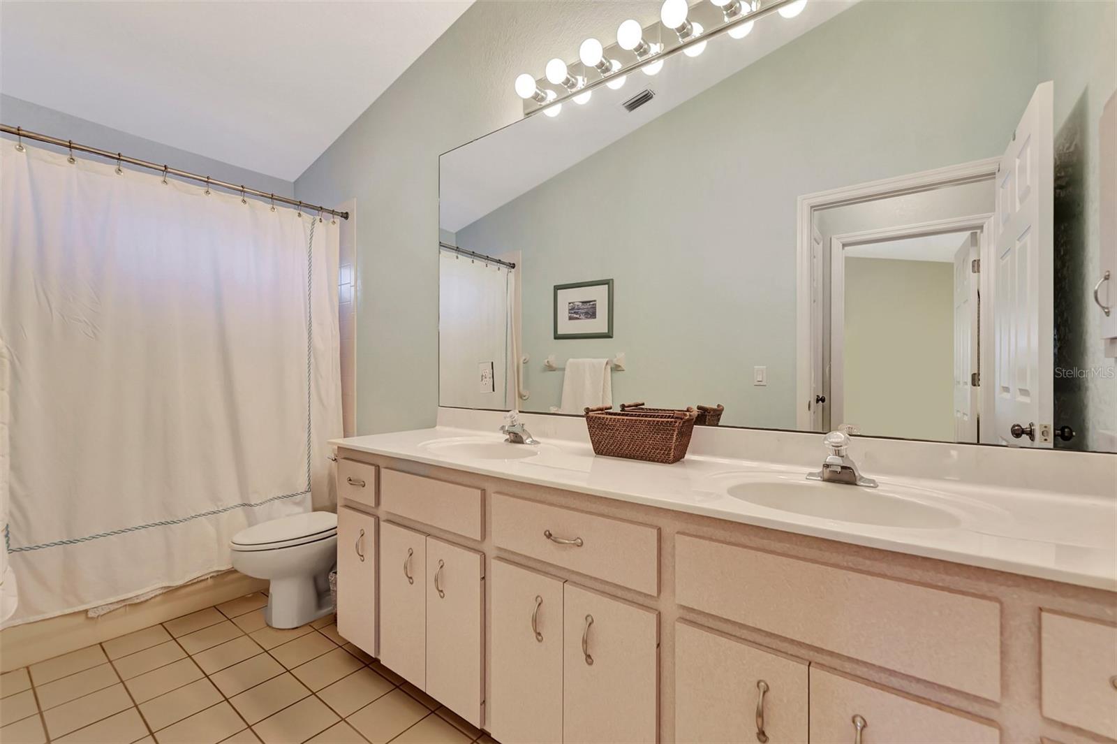 3195 Village Lane